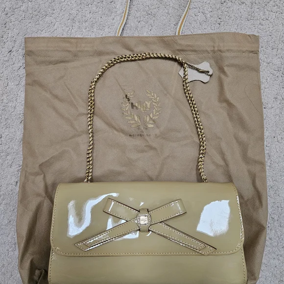 Patent Bow Chain Shoulder Bag in Mustard - Picture 5 of 5